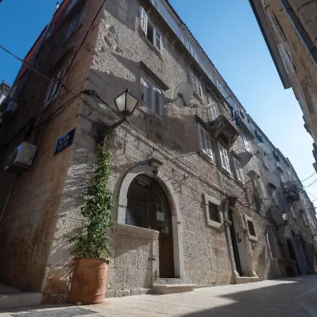 Old Town Апартаменты Макарска